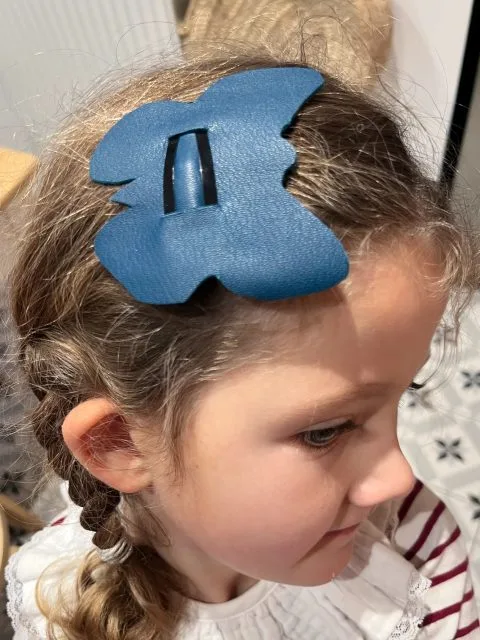 barrette papillon bleue